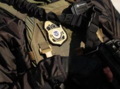 Tribu Oglala Sioux denuncia que tres miembros arrestados están bajo custodia de ICE Tribu Oglala Sioux denuncia que tres miembros arrestados están bajo custodia de ICE