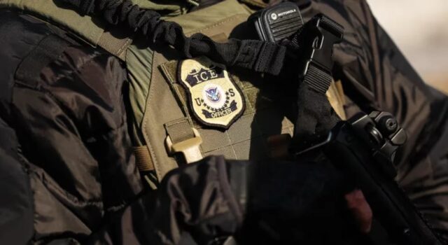 Tribu Oglala Sioux denuncia que tres miembros arrestados están bajo custodia de ICE Tribu Oglala Sioux denuncia que tres miembros arrestados están bajo custodia de ICE