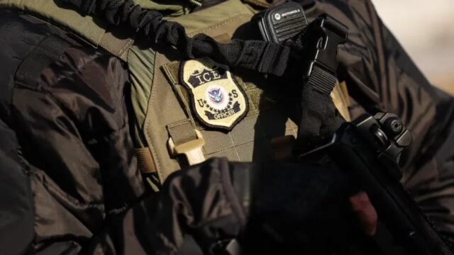 Tribu Oglala Sioux denuncia que tres miembros arrestados están bajo custodia de ICE Tribu Oglala Sioux denuncia que tres miembros arrestados están bajo custodia de ICE