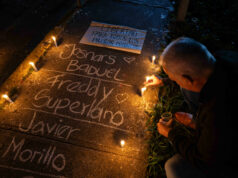 80 familias duermen frente a penal venezolano esperando liberación de presos políticos 80 familias duermen frente a penal venezolano esperando liberación de presos políticos