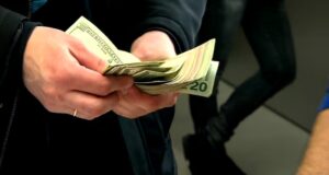 Alabama estudia subir el salario mínimo tras reabrirse el debate sobre los salarios Alabama estudia subir el salario mínimo tras reabrirse el debate sobre los salarios