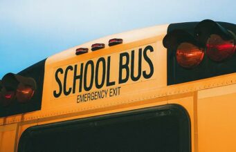 Escuelas de Alabama preparan cierres este lunes debido a fuertes tormentas invernales Escuelas de Alabama preparan cierres este lunes debido a fuertes tormentas invernales