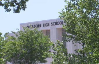 Estudiante atropellado por un auto afuera de la Preparatoria McAdory Estudiante atropellado por un auto afuera de la Preparatoria McAdory