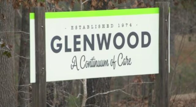 Familia presenta demanda alegando abusos físicos y sexuales en residencia Glenwood Familia presenta demanda alegando abusos físicos y sexuales en residencia Glenwood