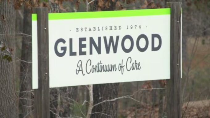 Familia presenta demanda alegando abusos físicos y sexuales en residencia Glenwood Familia presenta demanda alegando abusos físicos y sexuales en residencia Glenwood