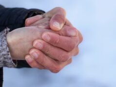 Frío extremo causa retrasos escolares y alertas médicas por hipotermia en niños Frío extremo causa retrasos escolares y alertas médicas por hipotermia en niños