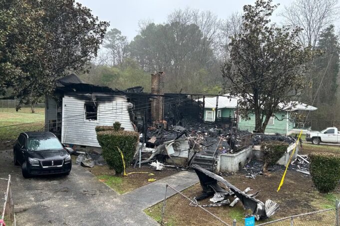 Hermano y hermana mueren en incendio en una casa en Mulga el miércoles por la noche Hermano y hermana mueren en incendio en una casa en Mulga el miércoles por la noche