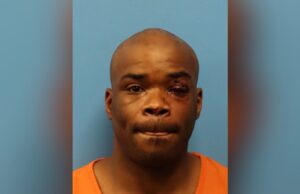 Hombre acusado de golpear a una mujer en la cara con una piedra y robarle el auto Hombre acusado de golpear a una mujer en la cara con una piedra y robarle el auto