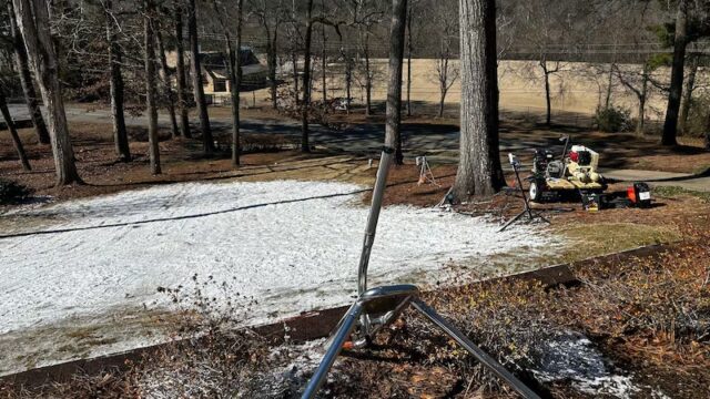Hombre de Vestavia crea una colina de nieve artificial para que el vecindario use trineos