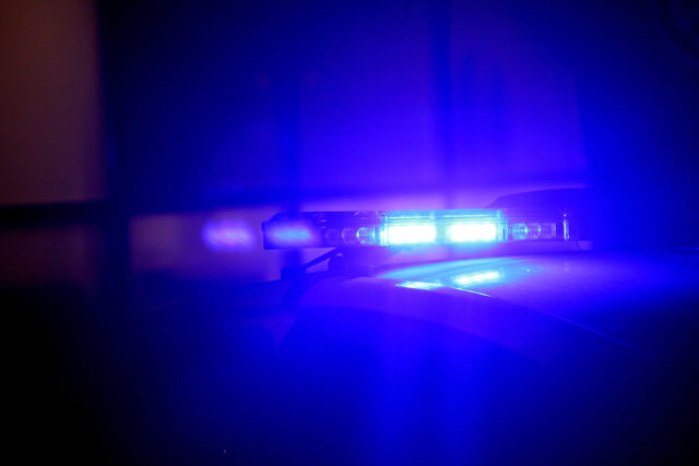 Hombre sentenciado tras huir de control de tráfico con niños y arma robada