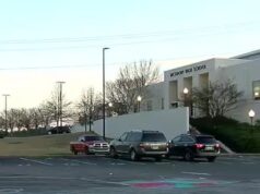 Joven de 17 años detenido tras ser encontrado con un arma en la Preparatoria McAdory Joven de 17 años detenido tras ser encontrado con un arma en la Preparatoria McAdory