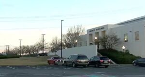 Joven de 17 años detenido tras ser encontrado con un arma en la Preparatoria McAdory Joven de 17 años detenido tras ser encontrado con un arma en la Preparatoria McAdory