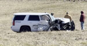 Oficial de Cleburne choca mientras intentaba apoyar la persecución de sospechoso armado Oficial de Cleburne choca mientras intentaba apoyar la persecución de sospechoso armado