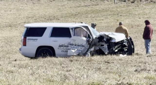 Oficial de Cleburne choca mientras intentaba apoyar la persecución de sospechoso armado Oficial de Cleburne choca mientras intentaba apoyar la persecución de sospechoso armado