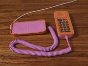 Padres en Homewood usan teléfonos fijos para evitar los teléfonos inteligentes Padres en Homewood usan teléfonos fijos para evitar los teléfonos inteligentes