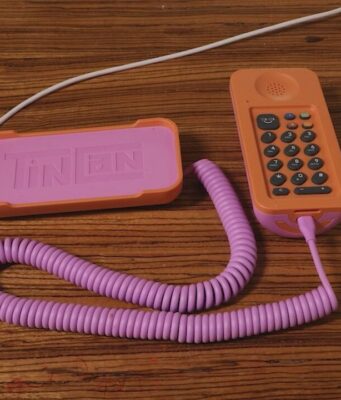 Padres en Homewood usan teléfonos fijos para evitar los teléfonos inteligentes Padres en Homewood usan teléfonos fijos para evitar los teléfonos inteligentes