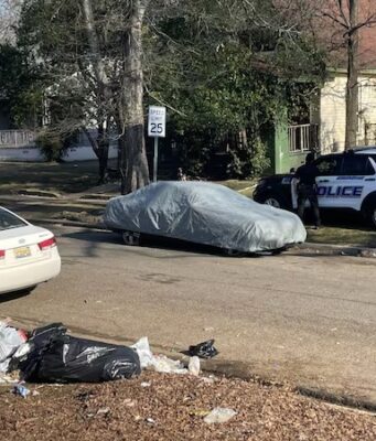 Una persona y un perro fueron baleados en Division Avenue el viernes por la tarde Una persona y un perro fueron baleados en Division Avenue el viernes por la tarde