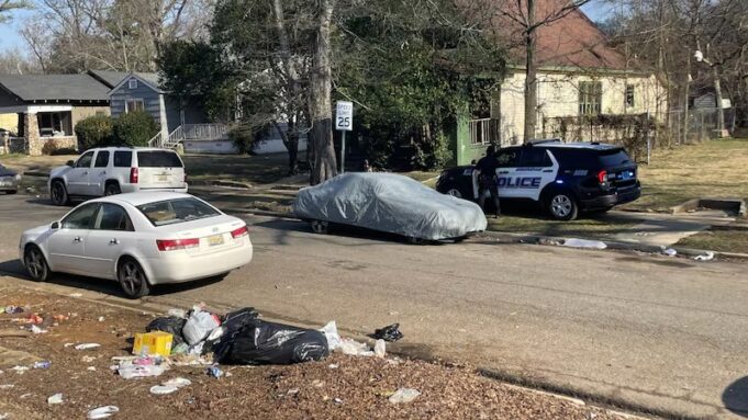Una persona y un perro fueron baleados en Division Avenue el viernes por la tarde Una persona y un perro fueron baleados en Division Avenue el viernes por la tarde