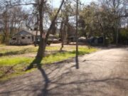 Vecinos preocupados por campamento de personas sin hogar en Hemlock Avenue Vecinos preocupados por campamento de personas sin hogar en Hemlock Avenue