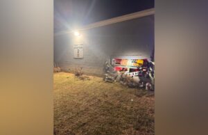 Vehículo choca contra estación de bomberos de Toney dejando una persona herida Vehículo choca contra estación de bomberos de Toney dejando una persona herida