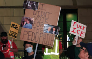 Agentes de ICE disparan y causan heridas a dos personas en Portland, Oregón Agentes de ICE disparan y causan heridas a dos personas en Portland, Oregón