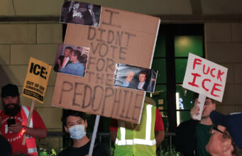 Agentes de ICE disparan y causan heridas a dos personas en Portland, Oregón Agentes de ICE disparan y causan heridas a dos personas en Portland, Oregón