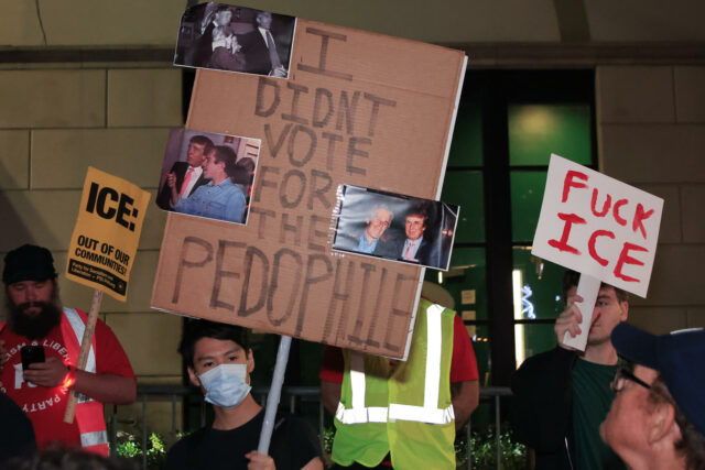 Agentes de ICE disparan y causan heridas a dos personas en Portland, Oregón