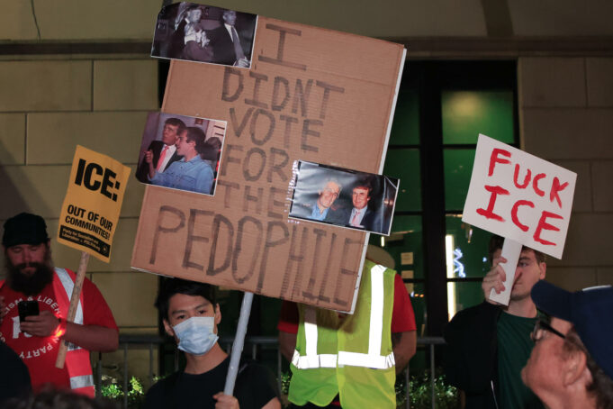 Agentes de ICE disparan y causan heridas a dos personas en Portland, Oregón Agentes de ICE disparan y causan heridas a dos personas en Portland, Oregón