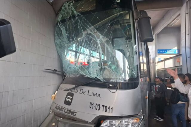 Bus del Metropolitano choca contra puente en Lima dejando más de treinta heridos