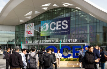 CES exhibe televisores ultra delgados y cámaras minúsculas de alta tecnología CES exhibe televisores ultra delgados y cámaras minúsculas de alta tecnología