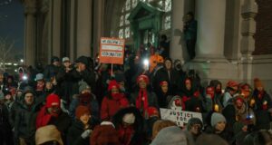 Cientos de personas asisten a una vigilia en Nueva York para recordar a Alex Pretti Cientos de personas asisten a una vigilia en Nueva York para recordar a Alex Pretti