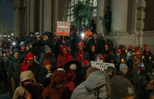 Cientos de personas asisten a una vigilia en Nueva York para recordar a Alex Pretti Cientos de personas asisten a una vigilia en Nueva York para recordar a Alex Pretti