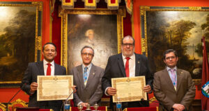 El alcalde de Aguadilla recibe un homenaje en Madrid por su defensa del legado de España en Puerto Rico El alcalde de Aguadilla recibe un homenaje en Madrid por su defensa del legado de España en Puerto Rico