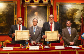 El alcalde de Aguadilla recibe un homenaje en Madrid por su defensa del legado de España en Puerto Rico El alcalde de Aguadilla recibe un homenaje en Madrid por su defensa del legado de España en Puerto Rico