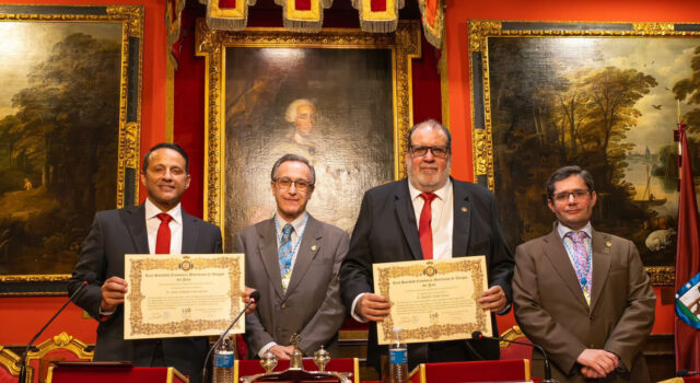 El alcalde de Aguadilla recibe un homenaje en Madrid por su defensa del legado de España en Puerto Rico El alcalde de Aguadilla recibe un homenaje en Madrid por su defensa del legado de España en Puerto Rico