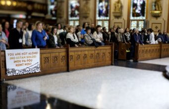 Líderes religiosos denuncian muertes y tratos crueles de ICE contra inmigrantes en Miami Líderes religiosos denuncian muertes y tratos crueles de ICE contra inmigrantes en Miami