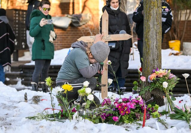 Manifestantes en Mineápolis rechazan a ICE tras la muerte de una mujer