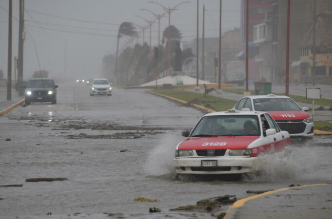 México alerta por nevadas y lluvias ante tormenta invernal y frente frío México alerta por nevadas y lluvias ante tormenta invernal y frente frío