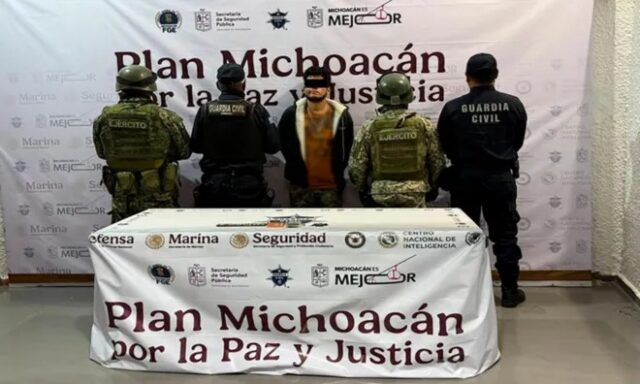 Nueve arrestados y tres campamentos destruidos tras operativo policial en Michoacán, México