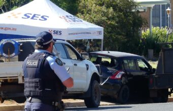 Policía busca a sospechoso tras tiroteo que dejó tres muertos en Australia Policía busca a sospechoso tras tiroteo que dejó tres muertos en Australia