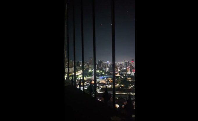 Se reportan intensos disparos cerca del palacio presidencial durante la crisis en Venezuela Se reportan intensos disparos cerca del palacio presidencial durante la crisis en Venezuela