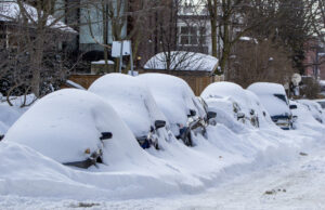 Toronto, mayor urbe canadiense, queda paralizada tras recibir sesenta centímetros de nieve Toronto, mayor urbe canadiense, queda paralizada tras recibir sesenta centímetros de nieve