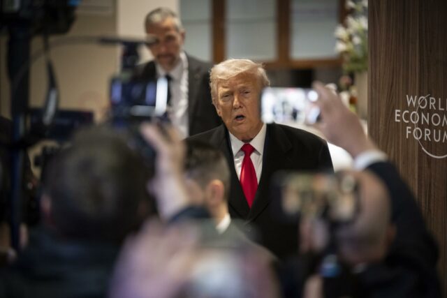 Trump actúa como provocador en Davos y anuncia un preacuerdo sobre Groenlandia