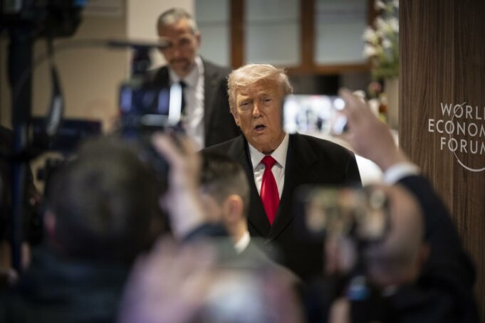 Trump actúa como provocador en Davos y anuncia un preacuerdo sobre Groenlandia Trump actúa como provocador en Davos y anuncia un preacuerdo sobre Groenlandia