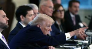 Trump advierte acciones sobre Groenlandia, sugiriendo que ocurrirá por acuerdo o imposición Trump advierte acciones sobre Groenlandia, sugiriendo que ocurrirá por acuerdo o imposición