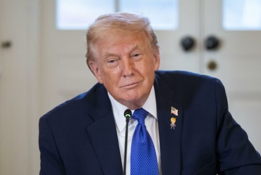 Trump amenaza con aranceles del veinticinco por ciento a países que negocien con Irán Trump amenaza con aranceles del veinticinco por ciento a países que negocien con Irán