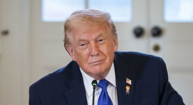 Trump amenaza con aranceles del veinticinco por ciento a países que negocien con Irán Trump amenaza con aranceles del veinticinco por ciento a países que negocien con Irán