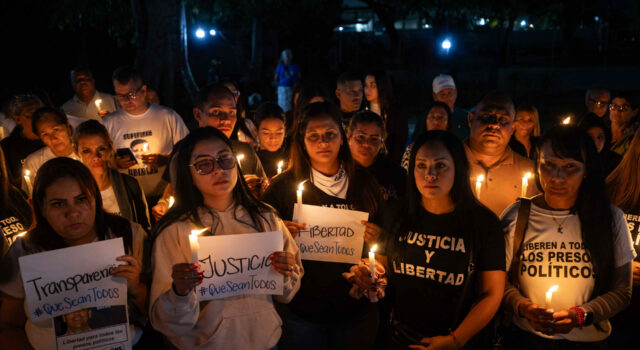 Venezuela libera a cuatrocientos detenidos mientras ONG denuncian retrasos injustificados Venezuela libera a cuatrocientos detenidos mientras ONG denuncian retrasos injustificados