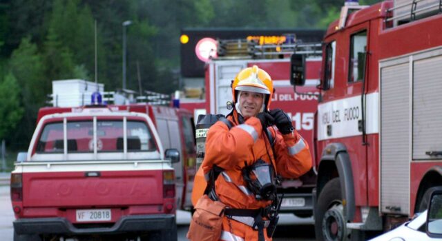 Incendio destruye el histórico Teatro Sannazaro en Nápoles y deja varios heridos Incendio destruye el histórico Teatro Sannazaro en Nápoles y deja varios heridos