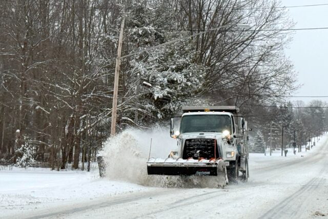 Chicago elige "Abolir ICE" como nombre para un camión quitanieves en concurso municipal